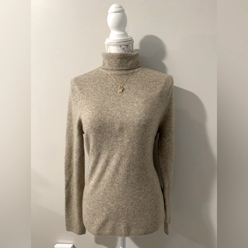 Abercrombie & Fitch Sweater - Picture 2 of 6